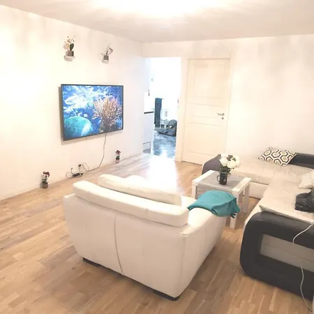 ***upscale***city Center* Guest house *